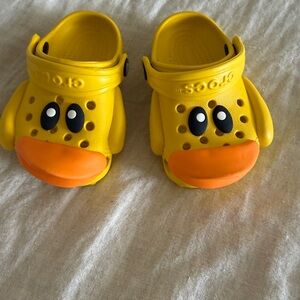 CROCS I am ducky Yellow Duck Sandals with Orange Beak baby size 2-3